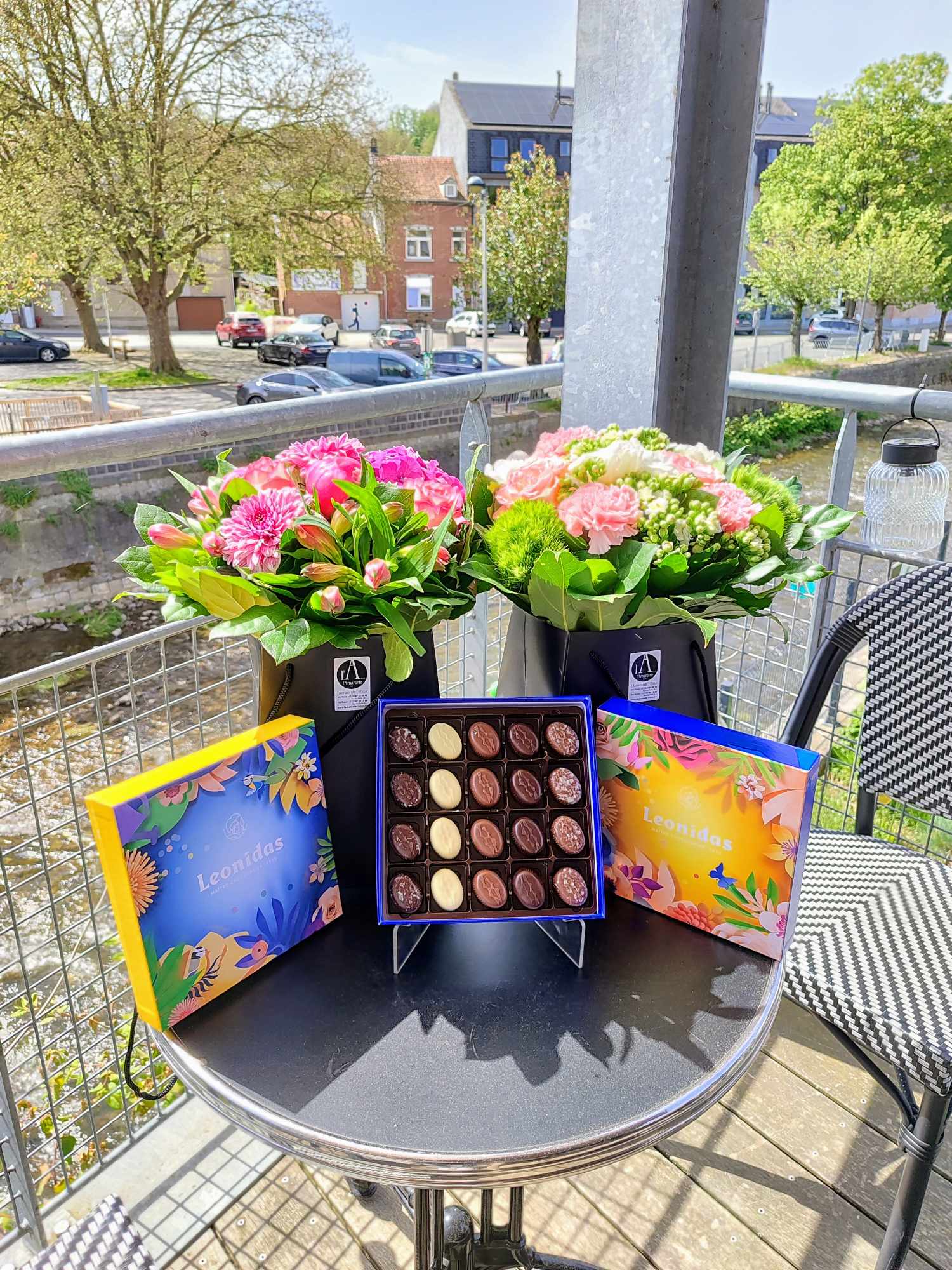 Formule Amarante - 1 Bouquet + 1 coffret de pralines Leonidas